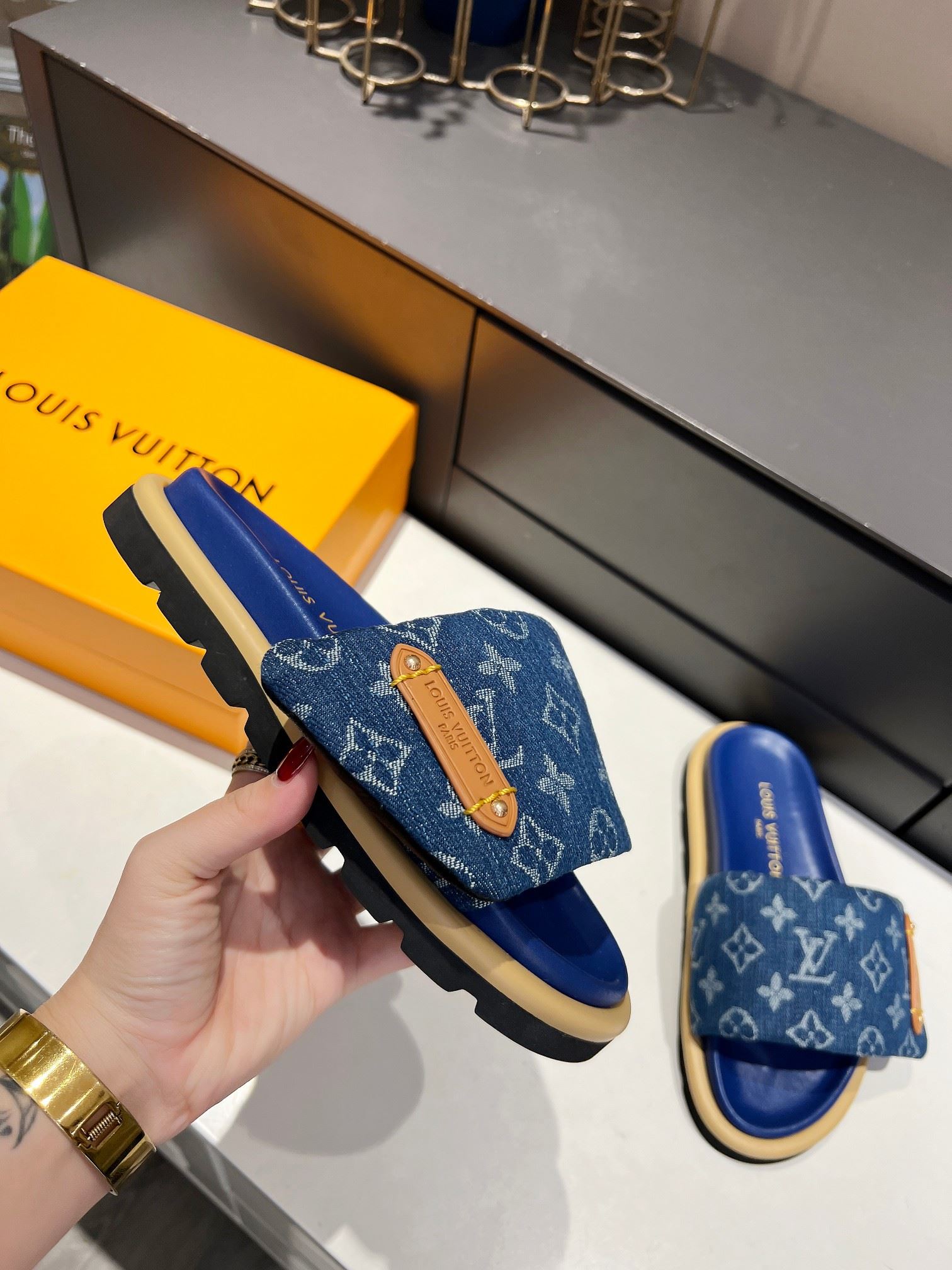 Louis Vuitton Slippers